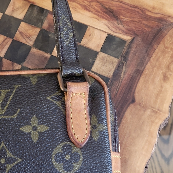 LOUIS VUITTON Pochette Marly Monogram Canvas Crossbody Bag..Authentic!! - Picture 11 of 14